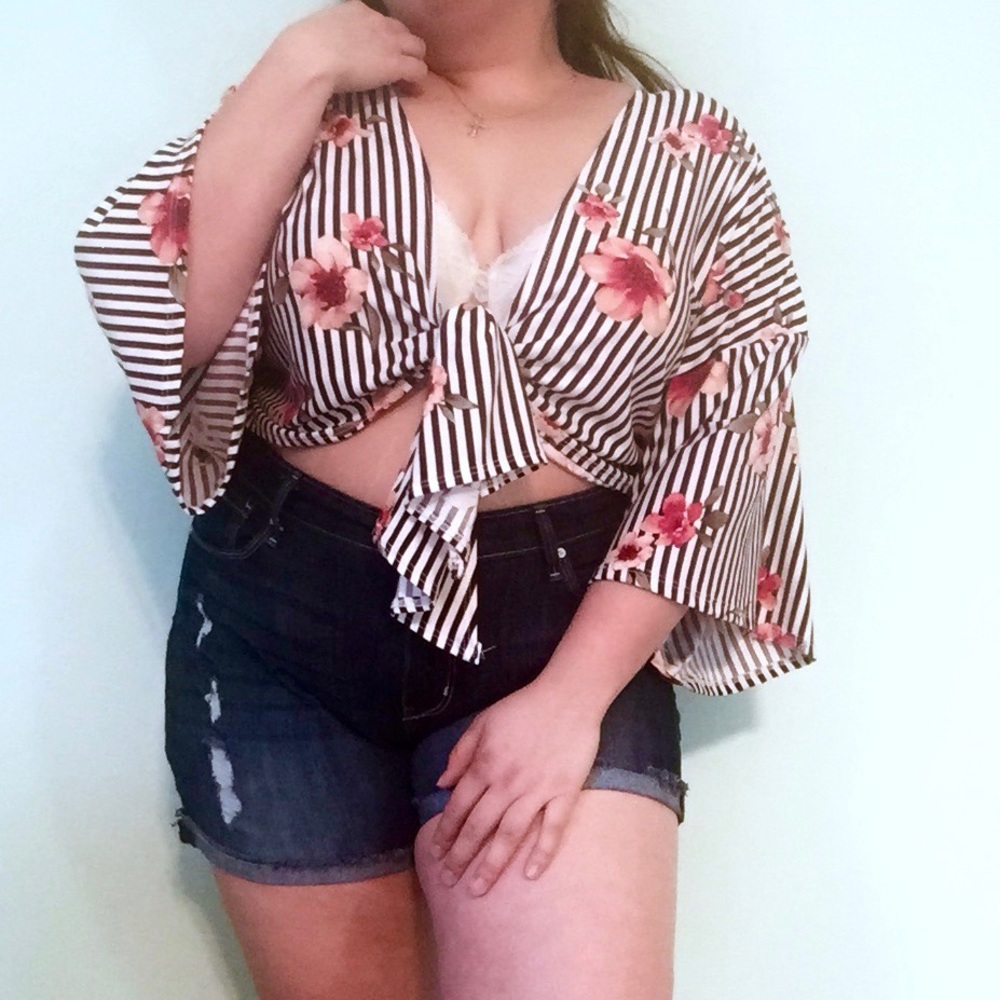 Striped front-tie top